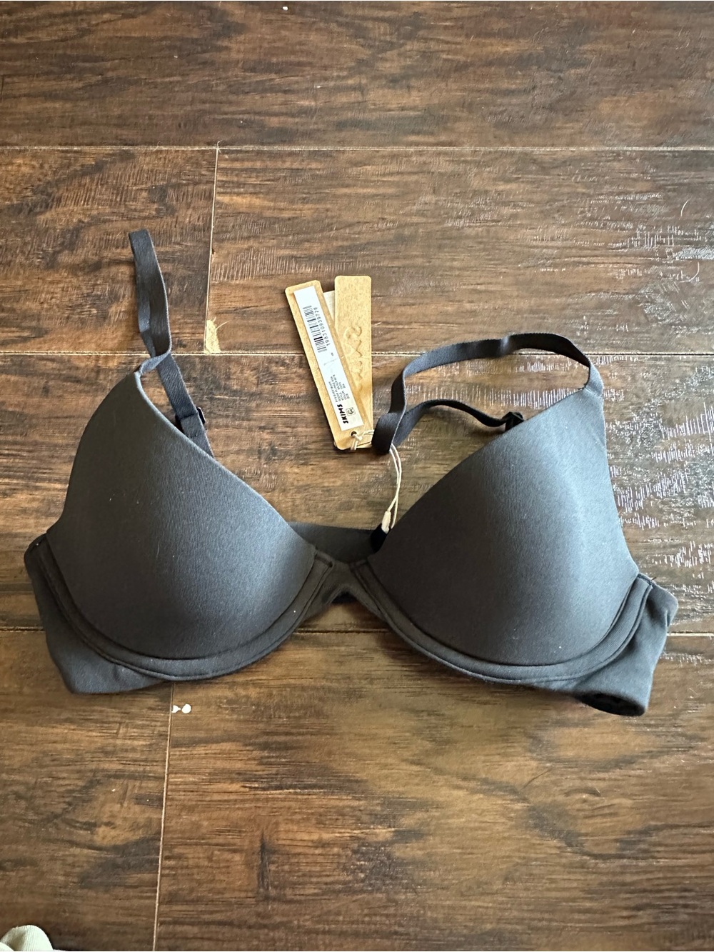 SKIMS NWT fits everybody scoop plunge bra color Onyx 32A